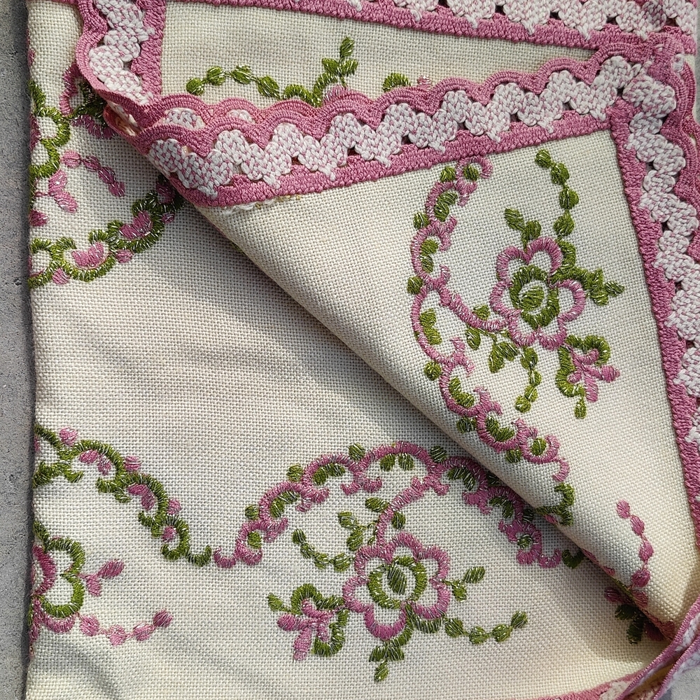 Vintage Embroidered Table Runner Pink Crochet Lace Floral Cottagecore 45"X13.5"